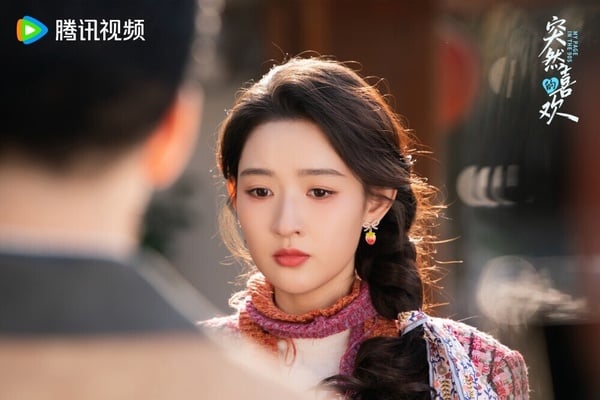王玉雯也是近年熱度逐漸上升的95花，她其實出道很久了，2015年就和李易峰演出微電影《數字戀愛》，後續出演很多劇，直到近年才逐漸被大家記住。近年王玉雯主演《捨不得星星》、《突然的喜歡》、《值得愛》等劇，熱度不高，但網友對王玉雯的演技都是肯定。