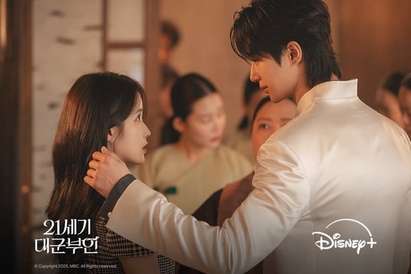 IU《21世紀大君夫人》有多強？收視率歷代第3、廣告全售出，創下「開播前就回本」紀錄