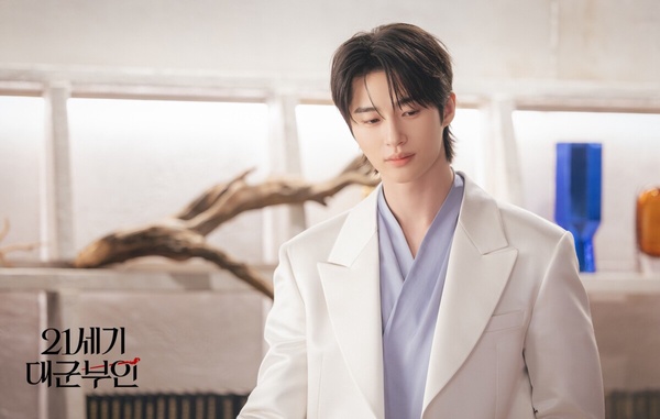 4月韓劇演員話題度TOP10！《21世紀大君夫人》IU、邊佑錫強勢霸榜，朱智勛第5贏河智苑