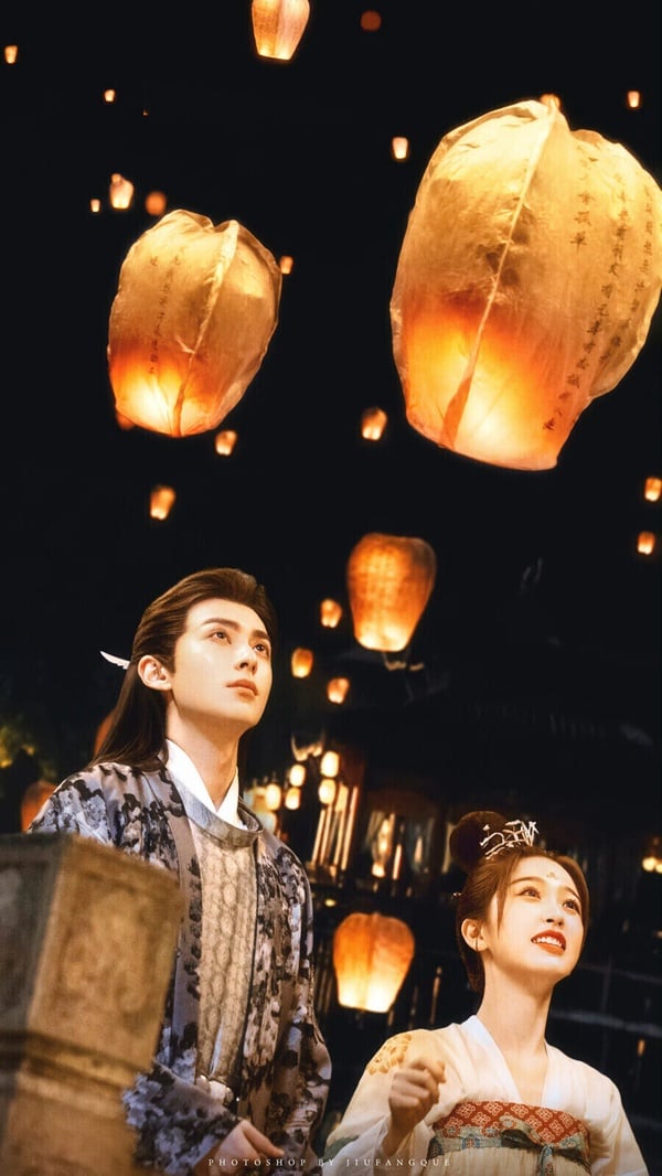 《蒼蘭訣》也很輕鬆下飯！ 2022爆紅的《蒼蘭訣》就是很多人心中的經典，完結後豆瓣衝上8.2分，一面倒好評！《蒼蘭訣》劇情其實挺老套，霸道魔王愛上傻白甜小仙女，但是情感鋪成十分細膩，導演也很會拍，是近年仙俠劇爆款之作。