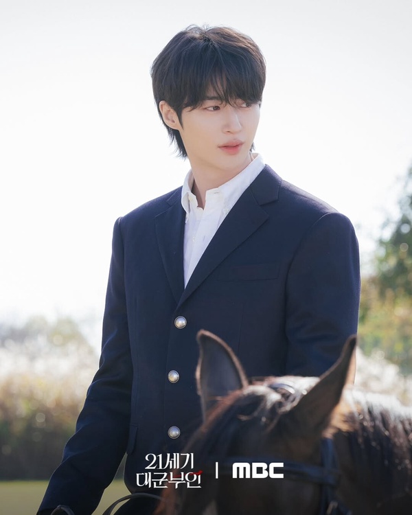 《21世紀大君夫人》開播評價不如預期？IU、邊佑錫CP感不足，狂吹兩人顏值連帶劇情空泛