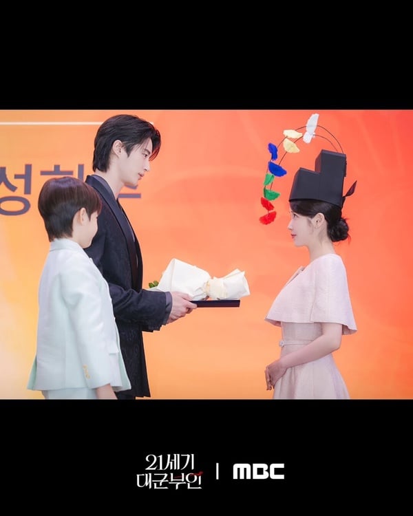 《21世紀大君夫人》開播評價不如預期？IU、邊佑錫CP感不足，狂吹兩人顏值連帶劇情空泛