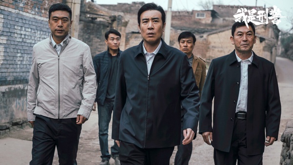 《我是刑警》是2024口碑很好的懸疑刑偵劇，講述了秦川從警官學校畢業回到家鄉，成為派出所民警。偶然的機會，秦川制服了要製造爆炸事件的歹徒，接著一步步破獲案件，成為優秀刑警的故事。
