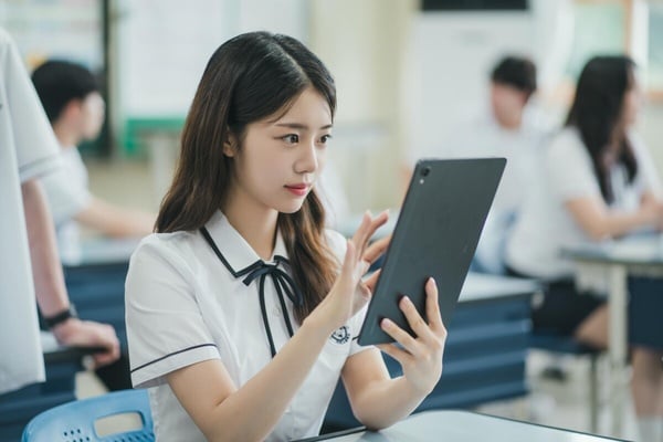 生活越苦，越容易「皮克敏」上癮？從「遊戲心理學」看現代人的職場壓力與補償機制