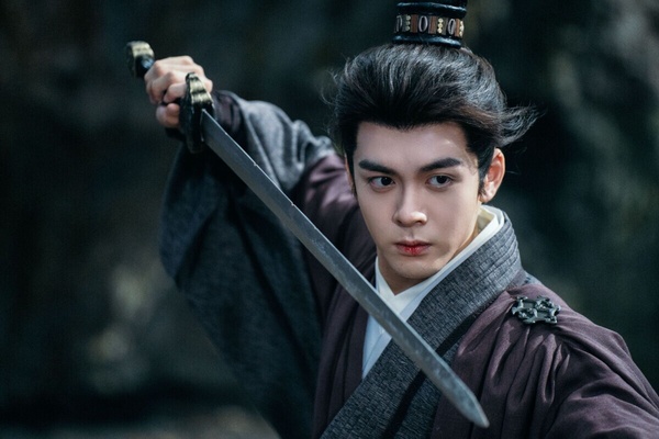 曾舜晞是95後不可小覷的一位男演員，他主演的《蓮花樓》、《我可能遇到了救星》都是高分劇，這兩部都衝破8分大關，一面倒好評！《蓮花樓》一番男主角是成毅，曾舜晞是二番，但也是戲分吃重的主要角色，大家都覺得曾舜晞在《蓮花樓》表現很好。成毅和曾舜晞雙男主火花十足，兩人缺一不可。