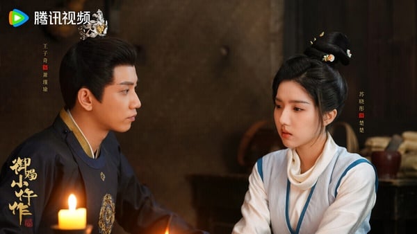 《御賜小仵作》是2021年的黑馬探案劇，最初無人在意，但卻憑藉過硬的劇本小有熱度。也因為第一季廣受好評，原班演員回歸又拍了第二季，但第二季就沒有那麼受好評。劇本沒有第一季那麼紮實，許多邏輯不能深思，讓喜歡第一季的劇迷比較失望。《御賜小仵作1》豆瓣評分高達7.9，第二季僅5.5。