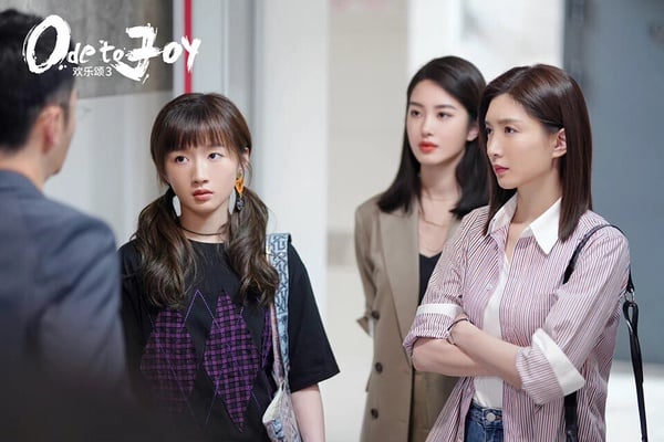 《歡樂頌》是很經典的都會情感劇，講述五個住在同一棟公寓的女孩的故事，每個人的個性不同，面對的事業、愛情、家庭問題不同，劇情細膩、情感真實，滿感人的。當年找來劉濤、蔣欣、王子文、楊紫、喬欣主演，陣容非常強大，幾位女孩火花也不錯。