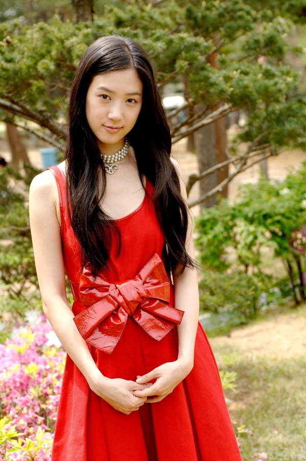 《21世紀大君夫人》IU演財閥挨轟？最適合演白富美韓劇女星TOP8！這位家世比劇本更驚人