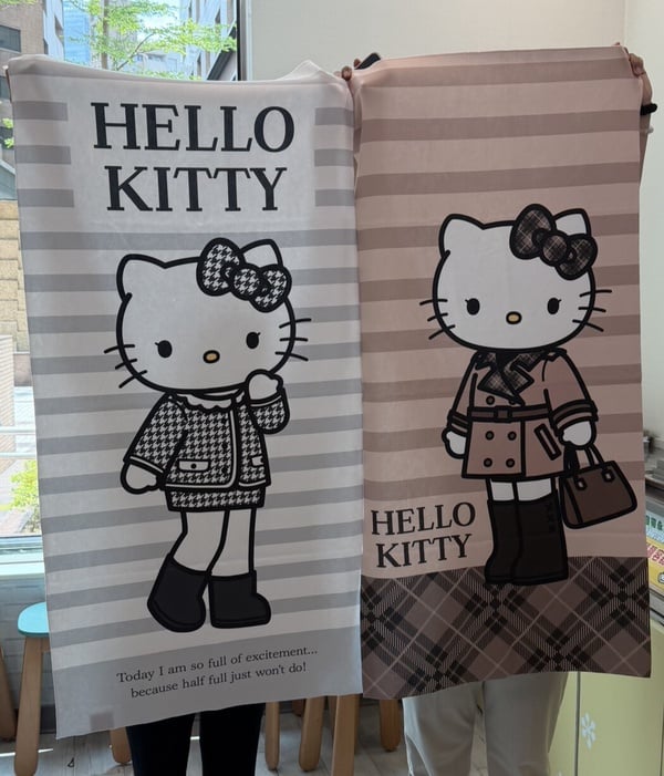 辣妹駕到！7-11「長腿KITTY」集點：70cm絨毛玩偶、絨毛吊飾盲盒、飲料杯套等55款看這