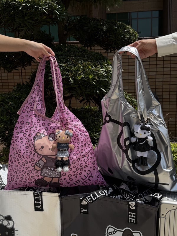 辣妹駕到！7-11「長腿KITTY」集點：70cm絨毛玩偶、絨毛吊飾盲盒、飲料杯套等55款看這