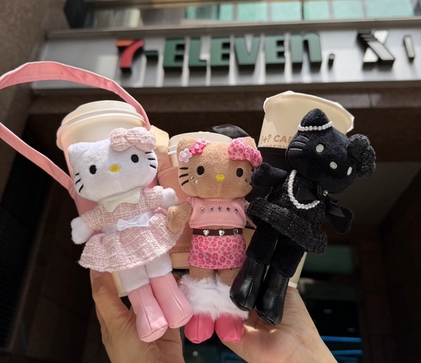 辣妹駕到！7-11「長腿KITTY」集點：70cm絨毛玩偶、絨毛吊飾盲盒、飲料杯套等55款看這