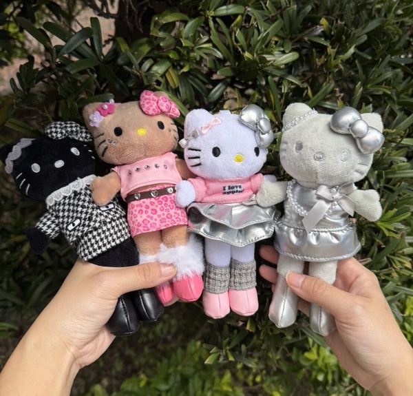 辣妹駕到！7-11「長腿KITTY」集點：70cm絨毛玩偶、絨毛吊飾盲盒、飲料杯套等55款看這