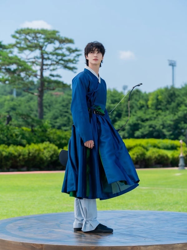 6位「身高190以上」韓劇男神！《21世紀大君夫人》邊佑錫190不是最高，他193比冰箱還高