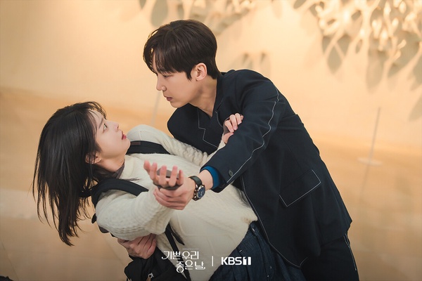 不只《21世紀大君夫人》必追！4月觀眾最愛韓劇TOP7！《神與律師事務所》第2，冠軍是它