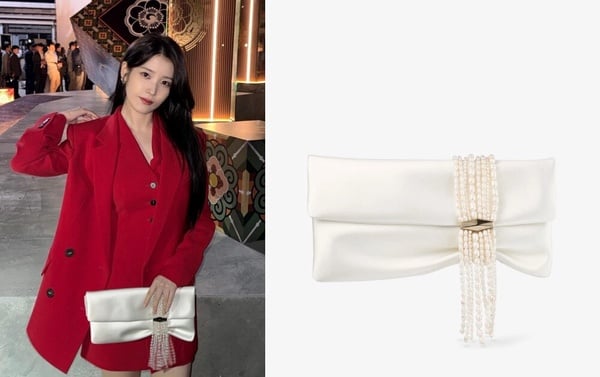 《21世紀大君夫人》IU 同款精品包：JIMMY CHOO Zandra 象牙白色緞面手提包