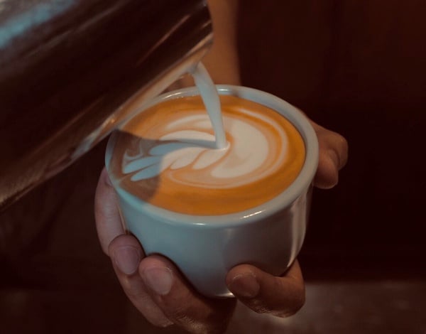 明星同款咖啡廳踩點！金泰亨代言COMPOSE COFFE、始源私藏愛店，加碼必訪CAFEAO聯名店!