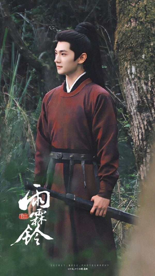 楊洋在滿多古裝劇都有高馬尾古裝造型，像是《且試天下》造型就很颯！另外楊洋的待播劇《雨霖鈴》也有許多帥氣的高馬尾！不得不說，楊洋真的骨相極佳，這種高馬尾造型其實不是每個男星都能駕馭，但楊洋五官立體、鼻梁高挺，高馬尾造型還是超好看！