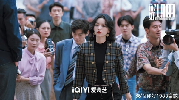 《你好1983》是年代爽劇，改編自小說《重生八零：媳婦有點辣》，講述現代女性夏曉蘭意外穿越到1983年，變成18歲農村女孩，通過努力考上大學，從賣鴨蛋、油餅起步創業，逐步涉足服裝倒賣與房地產領域。在商海拼搏過程中，她破除謠言實現逆襲，也遇到真愛的故事。