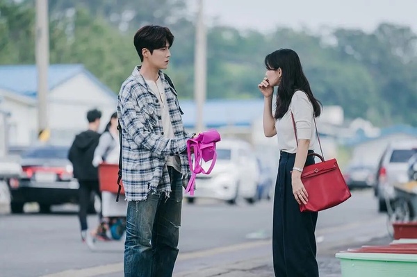 IU《21世紀大君夫人》不如預期？6部「好看到不想棄劇」Netflix韓劇！這部9.7分零負評