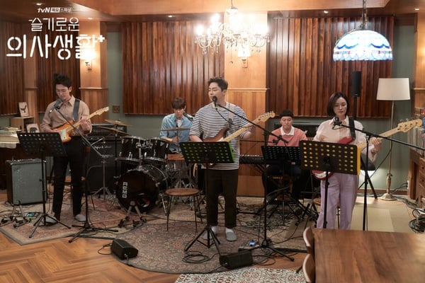 IU《21世紀大君夫人》不如預期？6部「好看到不想棄劇」Netflix韓劇！這部9.7分零負評