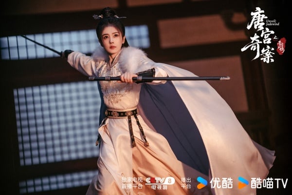 白鹿今年推出的《唐宮奇案之青霧風鳴》在抖音衝出高熱度，這是單元探案的探案劇，質感還不錯，中式志怪的味道很到位。雖然懸念設置不如精品懸疑劇《唐朝詭事錄》，但如果不是對推理劇情有高要求，《唐宮奇案》還是能追得很開心。