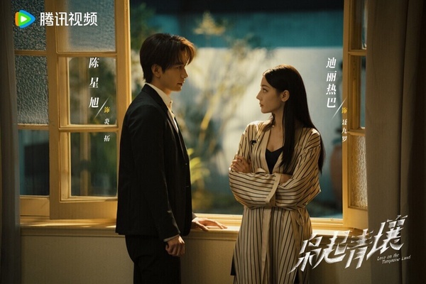 《梟起青壤》是迪麗熱巴難得嘗試的奇幻冒險劇，講述隱秘的民間異能組織「南山獵人」瘋刀聶九羅，與忍辱負重多年的炎拓不打不相識，共同對抗地梟的故事。《梟起青壤》本來被看好能夠成為2025又一部爆款陸劇，最終卻意外爆冷。