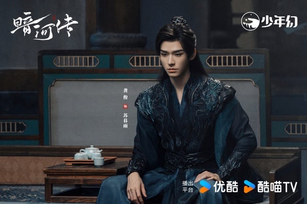 《暗河傳》被很多網友一致力推！《暗河傳》是高評價武俠劇《少年歌行》的外傳，雖然沒超越《少年歌行》，但《暗河傳》也拍出了熱血江湖群像。劇中的打戲、特效獲得一致好評，主配角的故事都很吸引人，結局也留下餘韻。