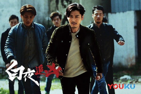 《白夜追凶》是懸疑神劇，這部劇被視為懸疑劇的引領者，在豆瓣開出8.9高分。懸疑劇一直都是受眾群比較小的類型，但《白夜追凶》播出時突破了限制，關注度勝過許多流量劇。