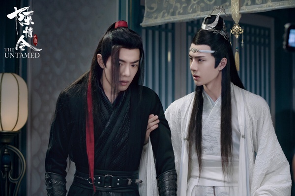 還是有很多人到現在都沒走出《陳情令》！《陳情令》是很多人心中的經典，引領了耽改劇的潮流。近年不少雙男主劇開播，但《陳情令》在劇迷心中還是有著不敗的地位，相關話題時不時就會上熱搜。都劇終那麼多年了，劇迷們還是沒有要出坑的意思。