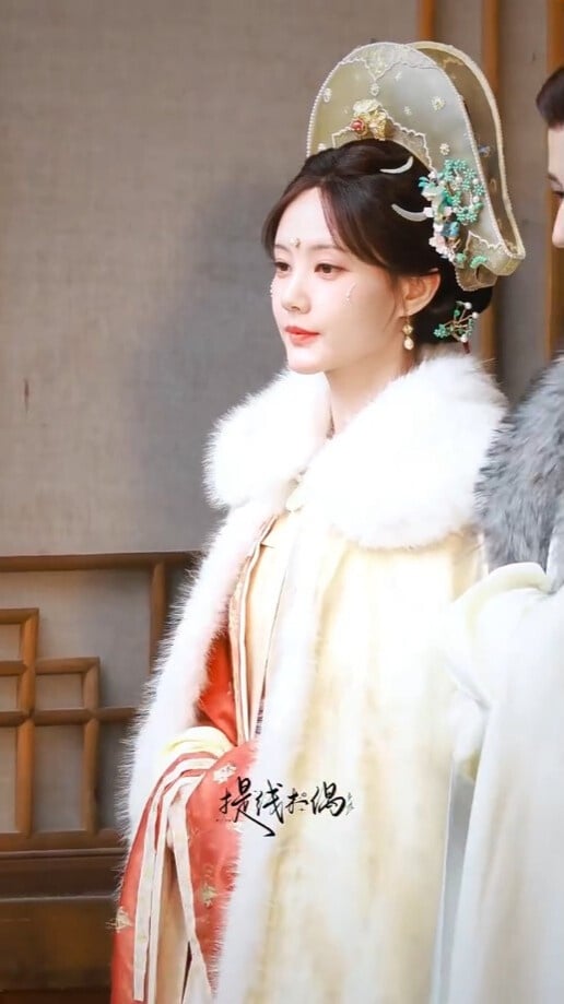 《金枝》是今年開拍的古裝劇，找來陳星旭和李一桐搭檔，這部劇是《逐玉》的導演曾慶杰執導，大家都看到曾導在《逐玉》把演員們拍得有多好看了吧？《金枝》應該可以期待，目前釋出的造型也都很好看。
