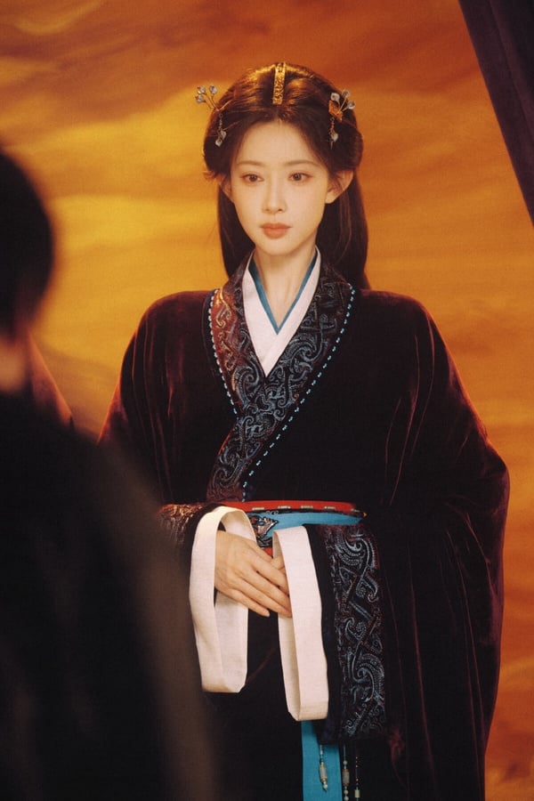 孟子義是近年人氣高漲的古裝女神，接下來她有一部強檔古裝劇《將門獨后》待播，該劇的造型也引起熱議。《將門獨后》和《墨雨雲間》、《雁回時》一樣改編自千山茶客的重生小說，孟子義飾演的廢后沈妙在冷宮之中含冤而終，意外回到少女時期，認清身邊人虛偽面目，強勢復仇。