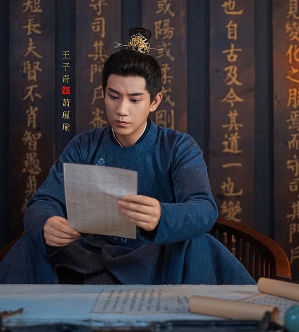 《御賜小仵作》是2021年的黑馬探案劇，最初無人在意，但卻憑藉過硬的劇本小有熱度。也因為第一季廣受好評，原班演員回歸又拍了第二季，但第二季就沒有那麼受好評。《御賜小仵作1》豆瓣評分高達7.9，第二季僅5.5，劇情和演員狀態都被網友吐槽。