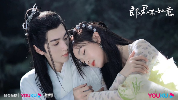 陳哲遠一直是網友心中的待爆男星，之前他大多參演小甜劇、網劇，陳哲遠的古裝扮相其實滿帥的，不過《鳳唳九天》、《郎君不如意》等古裝劇都沒讓他大火，反而是現偶甜寵劇《偷偷藏不住》和《暗格裡的秘密》才讓他知名度大開。