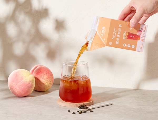 全家Let’s Tea推「杏仁凍青茶」與「泰式奶茶」
