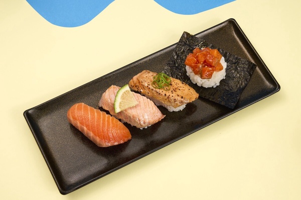 壽司郎×「咖波躲貓貓大戰」登場！周邊、主題店太可愛，聯名餐點贈盲袋鑰匙圈、冷水杯