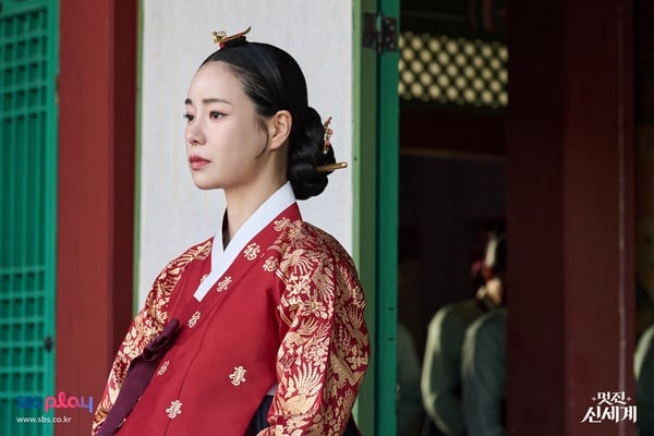 《我的王室死對頭》爆笑必追！6大劇情看點+網友評價：惡女林智妍穿越，遇上瘋批財閥