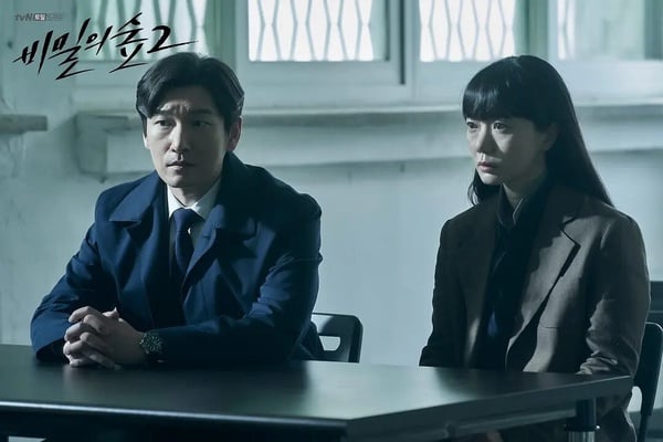 《我的王室死對頭》開播好評狂飆！8部「集就上癮」Netflix韓劇！這部確實欲罷不能