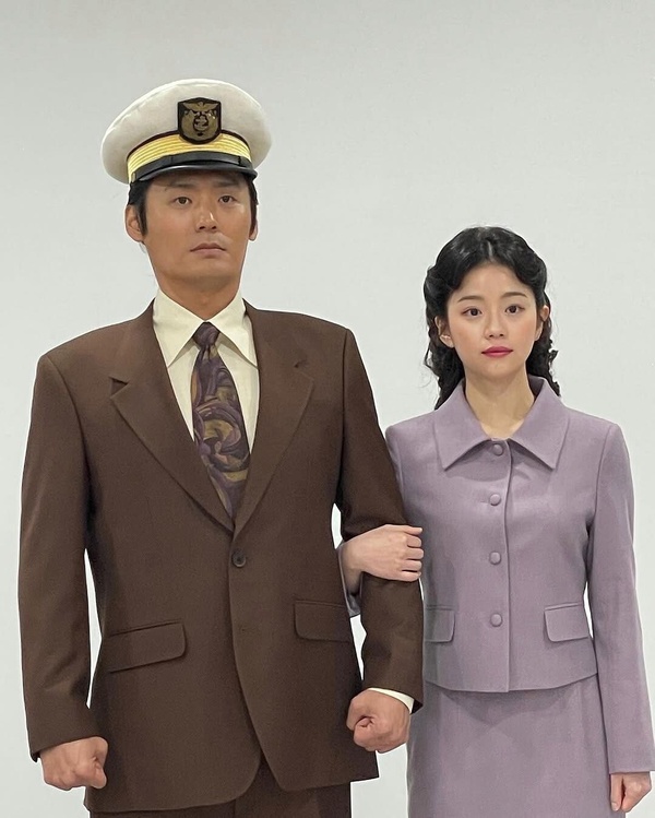 《21世紀大君》臥虎藏龍！劉秀彬是《愛的迫降》韓劇粉，孔秘書聲樂系出身，他學歷超狂