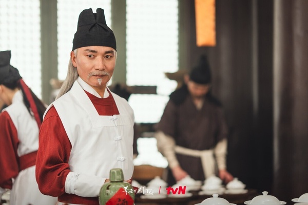 《21世紀大君》臥虎藏龍！劉秀彬是《愛的迫降》韓劇粉，孔秘書聲樂系出身，他學歷超狂