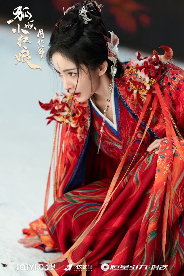 楊冪近年在《狐妖小紅娘：月紅篇》也有超美的紅衣造型，劇中她飾演塗山紅紅，擁有強大妖力，是有史以來最強的塗山狐妖。《狐妖小紅娘：月紅篇》劇集評價不高，但造型是很美的！