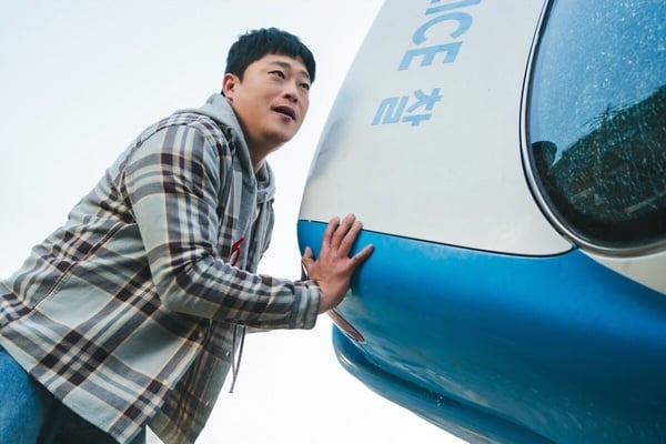 Netflix《超能路人甲》劇情、角色介紹：朴恩斌第1集就死掉，結局伏筆疑有「第二季」！