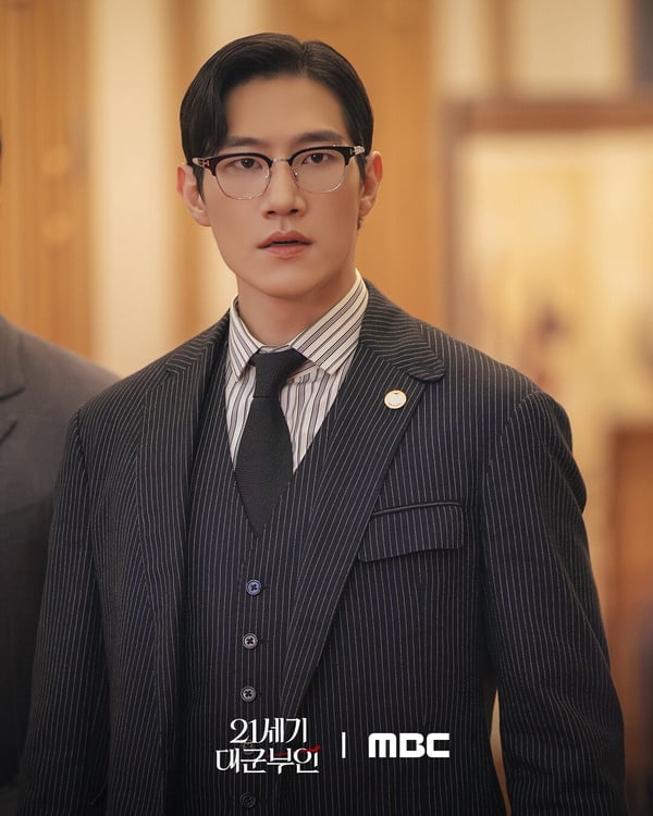《21世紀大君夫人》劇本沒提的細節！李完對熙周感情始於憧憬，閔總理為何遲遲不告白？