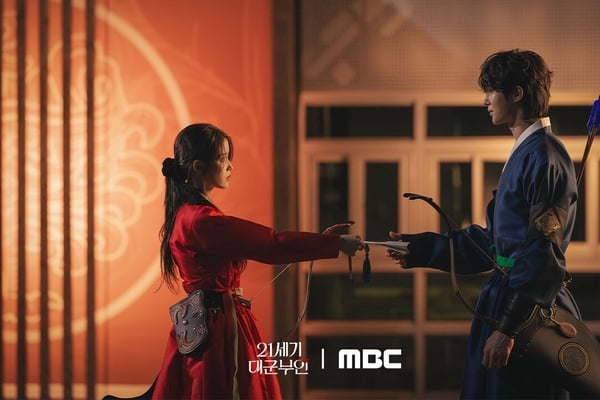 《21世紀大君夫人》劇本沒提的細節！李完對熙周感情始於憧憬，閔總理為何遲遲不告白？