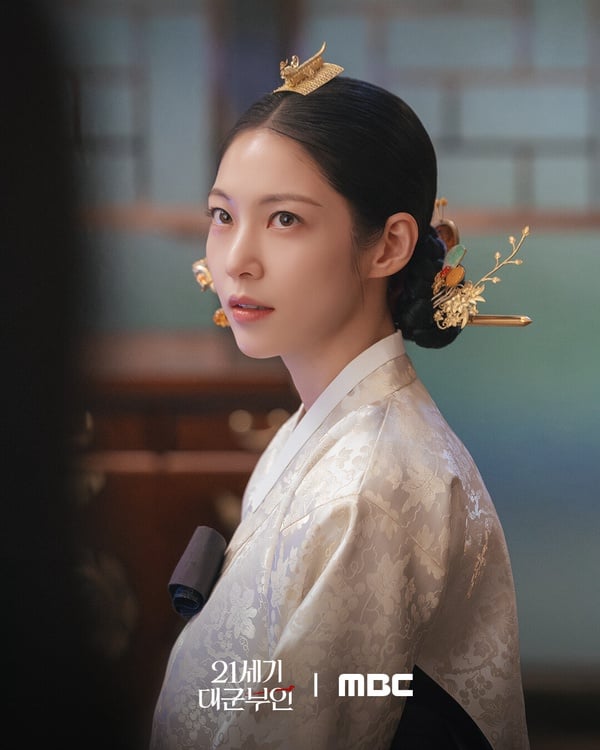 《21世紀大君夫人》劇本沒提的細節！李完對熙周感情始於憧憬，閔總理為何遲遲不告白？