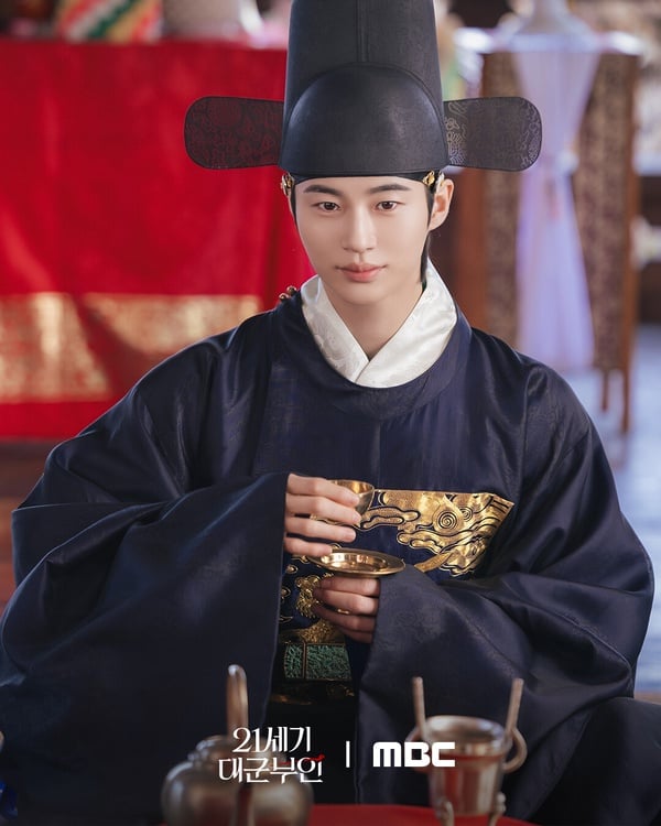 《21世紀大君夫人》劇本沒提的細節！李完對熙周感情始於憧憬，閔總理為何遲遲不告白？