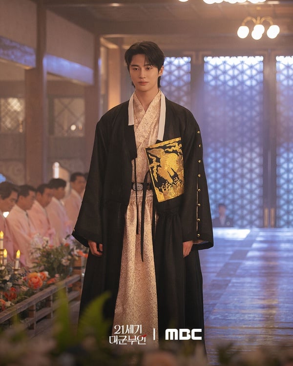 《21世紀大君夫人》劇本沒提的細節！李完對熙周感情始於憧憬，閔總理為何遲遲不告白？