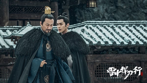 張若昀繼《慶餘年》後回歸主演的古裝武俠劇《雪中悍刀行》也很好看，不過《雪中悍刀行》的評價不像《慶餘年》那樣一面倒好評，豆瓣評分5.9接近及格線。它的基調是「武俠」，但首播的武打設計就被吐槽，忽略無打設計的話，劇情本身是好看的。