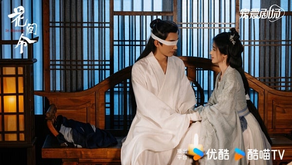 《花間令》是「換臉」的設定，前兩集客串的鄭合惠子撐起了女主角的人設，鞠婧禕演惡女配也讓人眼睛一亮，開頭非常吸引人，鄭合惠子和劉學義CP火花無敵強，也讓《花間令》衝出高熱度。但換臉後，鞠婧禕當回女主角，劇情評價就下跌了，鞠婧禕的演技依然被吐槽。不過單看劇情的話，不少觀眾還是覺得《花間令》挺好看。