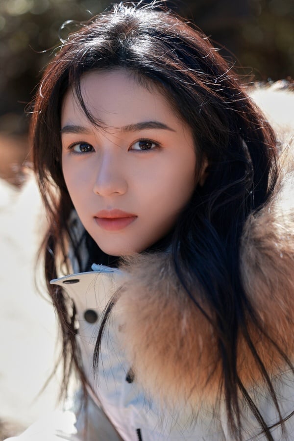 周也第六名！周也一直都是95後公認的高顏值美女，只要評選顏值相關的榜單，周也幾乎都會打進前排。周也是公認的淡顏系美女，五官勻稱，骨相極佳，沒有特別搶眼的部位，但組在一起就是好看。而且周也的氣質可甜可冷，不笑時是清冷美人，笑起來又明媚甜美。