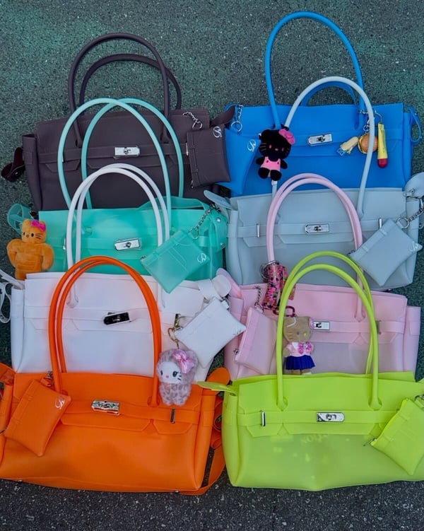 「Jelly Bag果凍包」在紅什麼？韓妞人手一顆、KiiiKiii也搶揹！必買果凍包品牌都在這